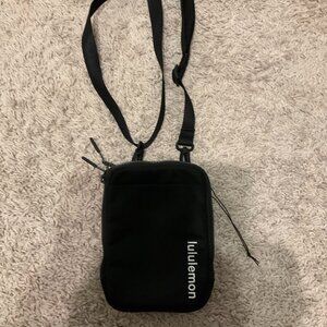Lululemon Easy Access Crossbody Bag Spotlight. Black.